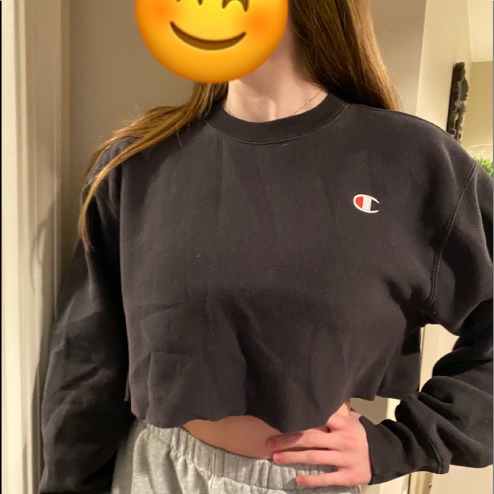 CROPPED CHAMPION CREWNECK🖤